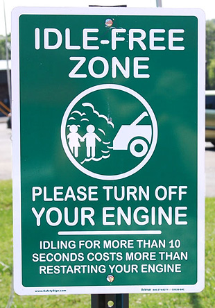 East Tennessee Clean Fuels Coalition is helping schools reduce unnecessary vehicle idling. Signs like these help spread the word to drivers. <em>Photo from Kristy Keel- Blackmon at East Tennessee Clean Fuels Coalition, NREL/PIX 21196</em>